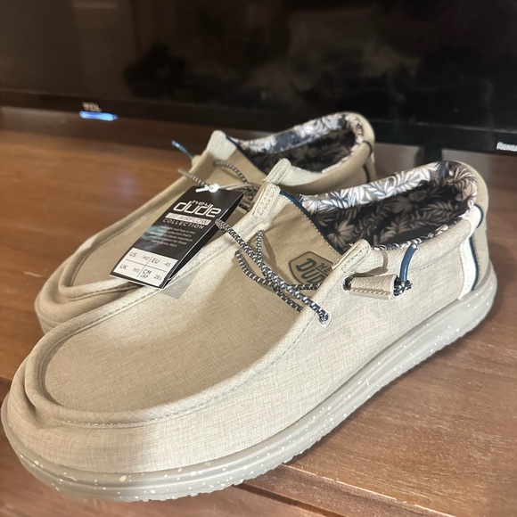 Hey Dude Shoes - Picture 5 of 9